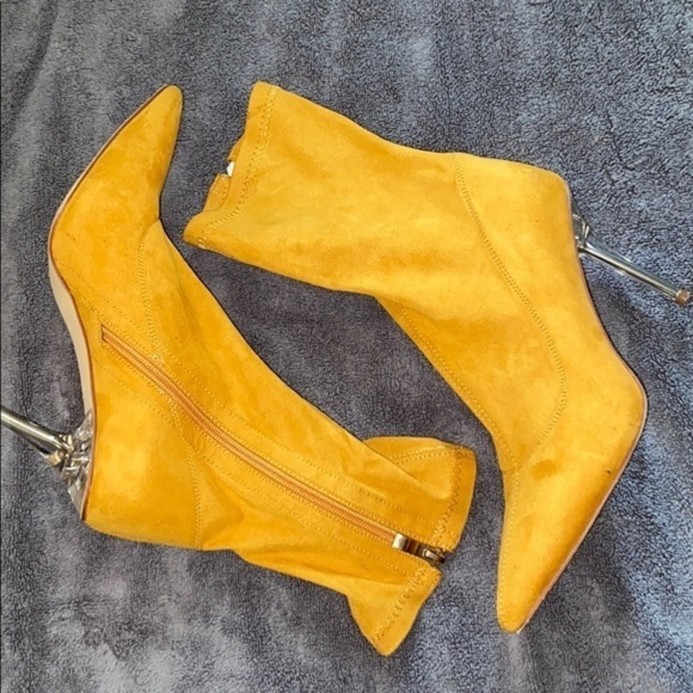 FAUX SUEDE ANKLE BOOTIES